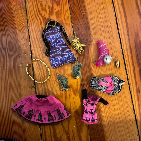 Monster High G3 doll lot + G1/G3 clothes - Picture 4 of 4